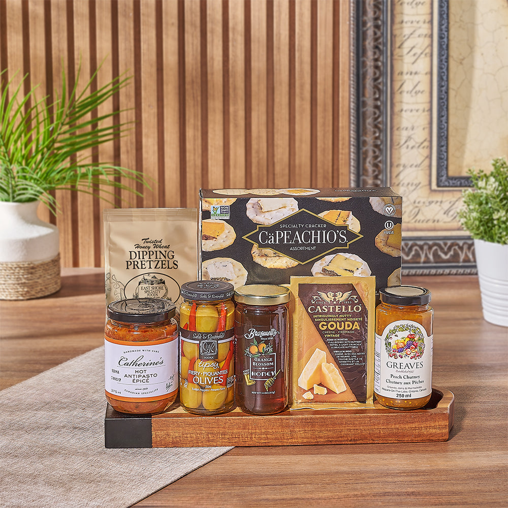 Deluxe Gourmet Appetizer Gift with Artisan Cheeses and Crackers, New Jersey – how the gift is presented
