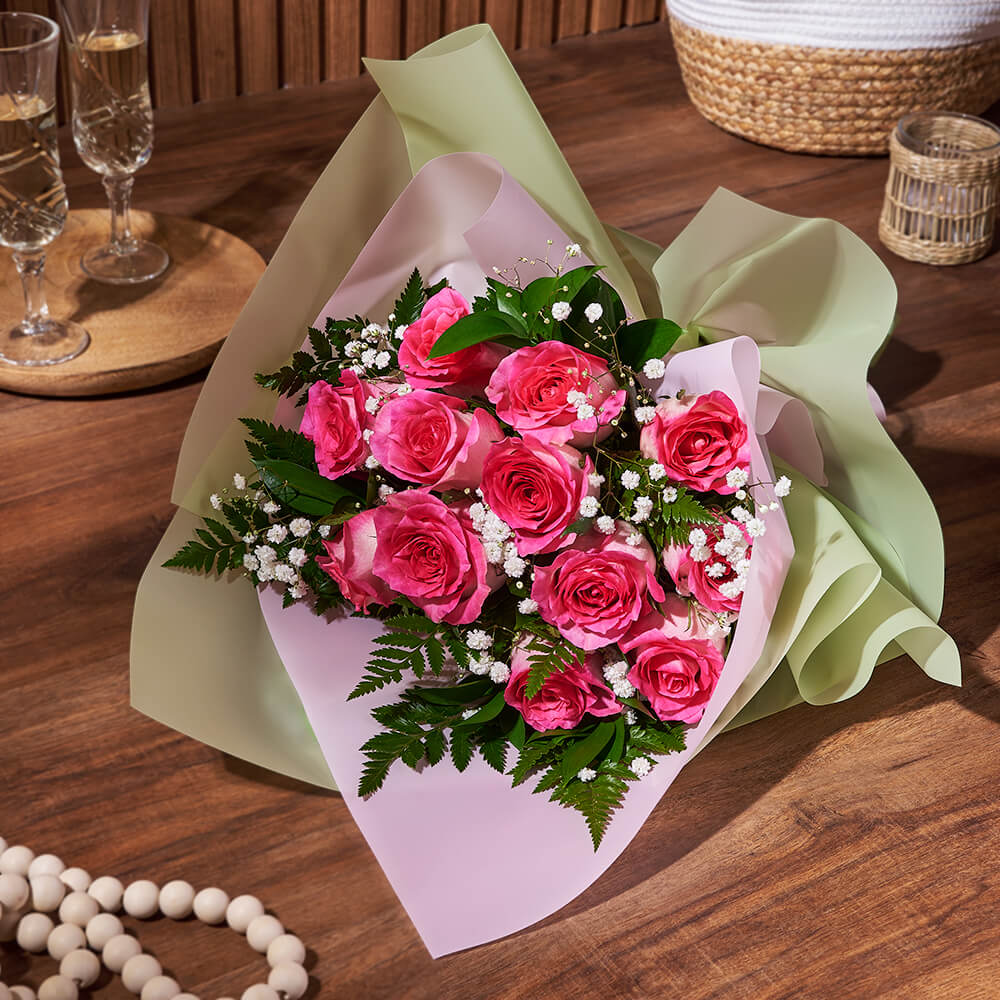 Premium Pink Rose Floral Wrap Bouquet – how the gift is presented