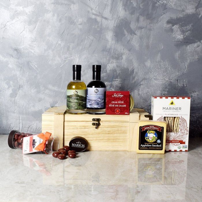 Wooden Wine Box and Gourmet Snacks – how the gift is presented