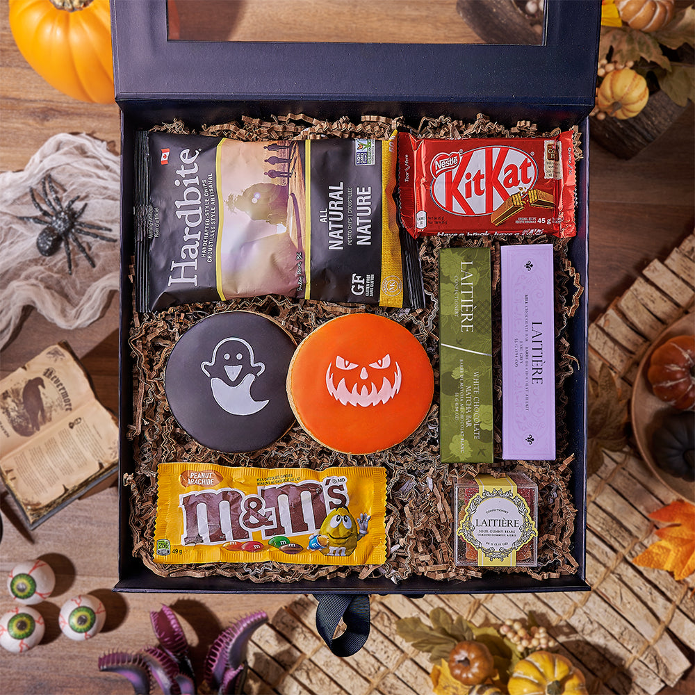Halloween-Themed Gourmet Sweets Gift Basket – how the gift is presented