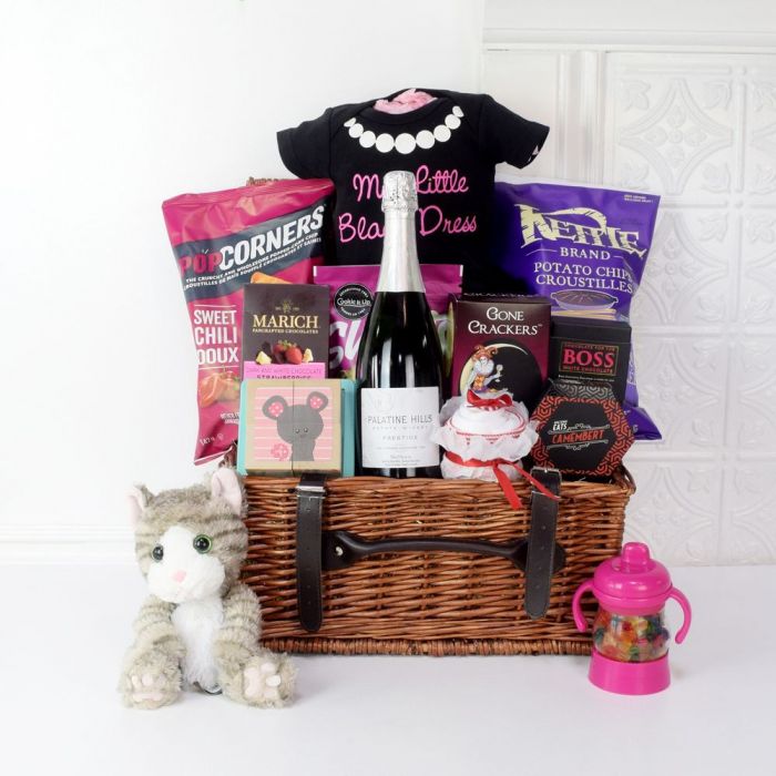 Champagne and Gourmet Delight Basket – how the gift is presented