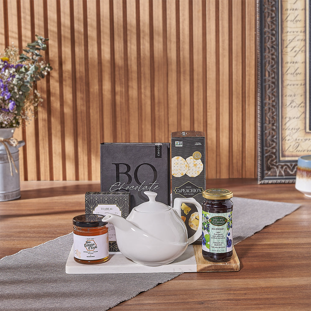 Tea Pot and Delicacy Gift Basket – how the gift is presented