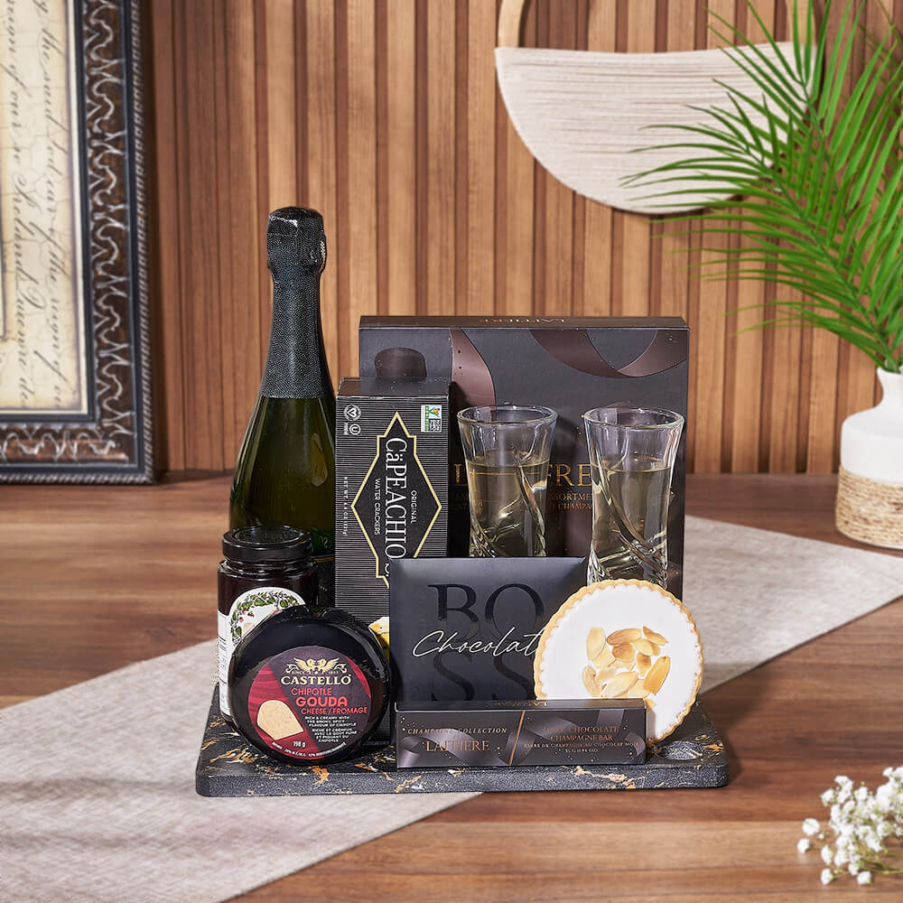 Gourmet Crackers Cheese and Chocolate Basket – how the gift is presented
