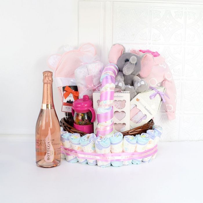 Boat-Shaped Champagne Gift Basket – how the gift is presented