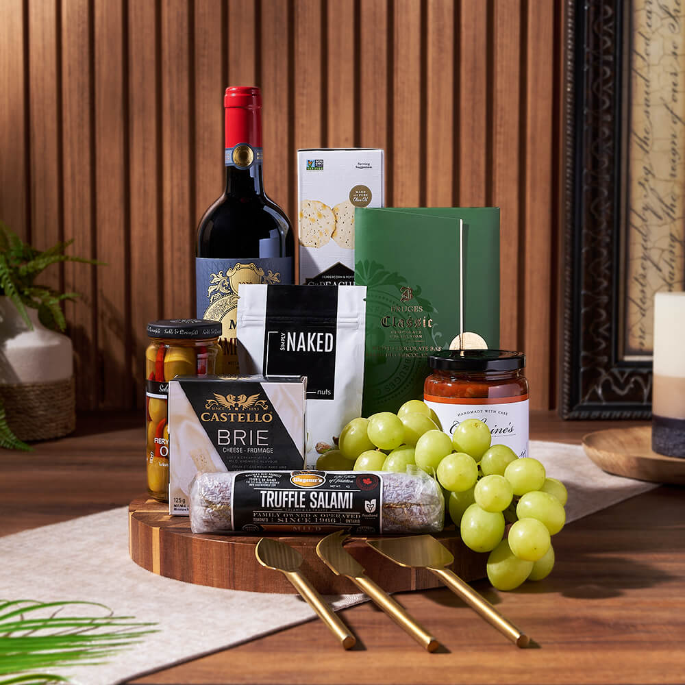 Wine Gift Basket with Acacia Wood Cutting Board and Fine Cheese – how the gift is presented