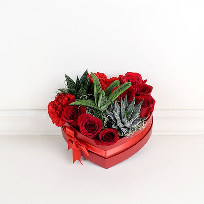 Red Roses and Carnations Arrangement – how the gift is presented