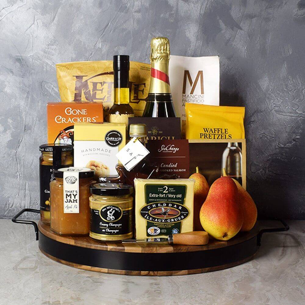 Champagne Gift Set on Cutting Board – how the gift is presented