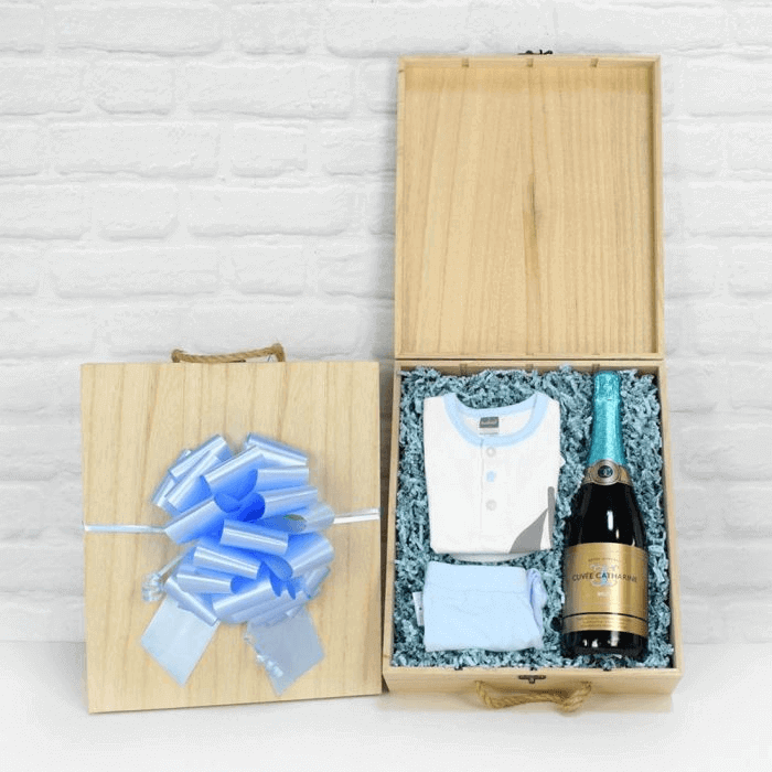 Champagne Baby Boy Gift Box – how the gift is presented