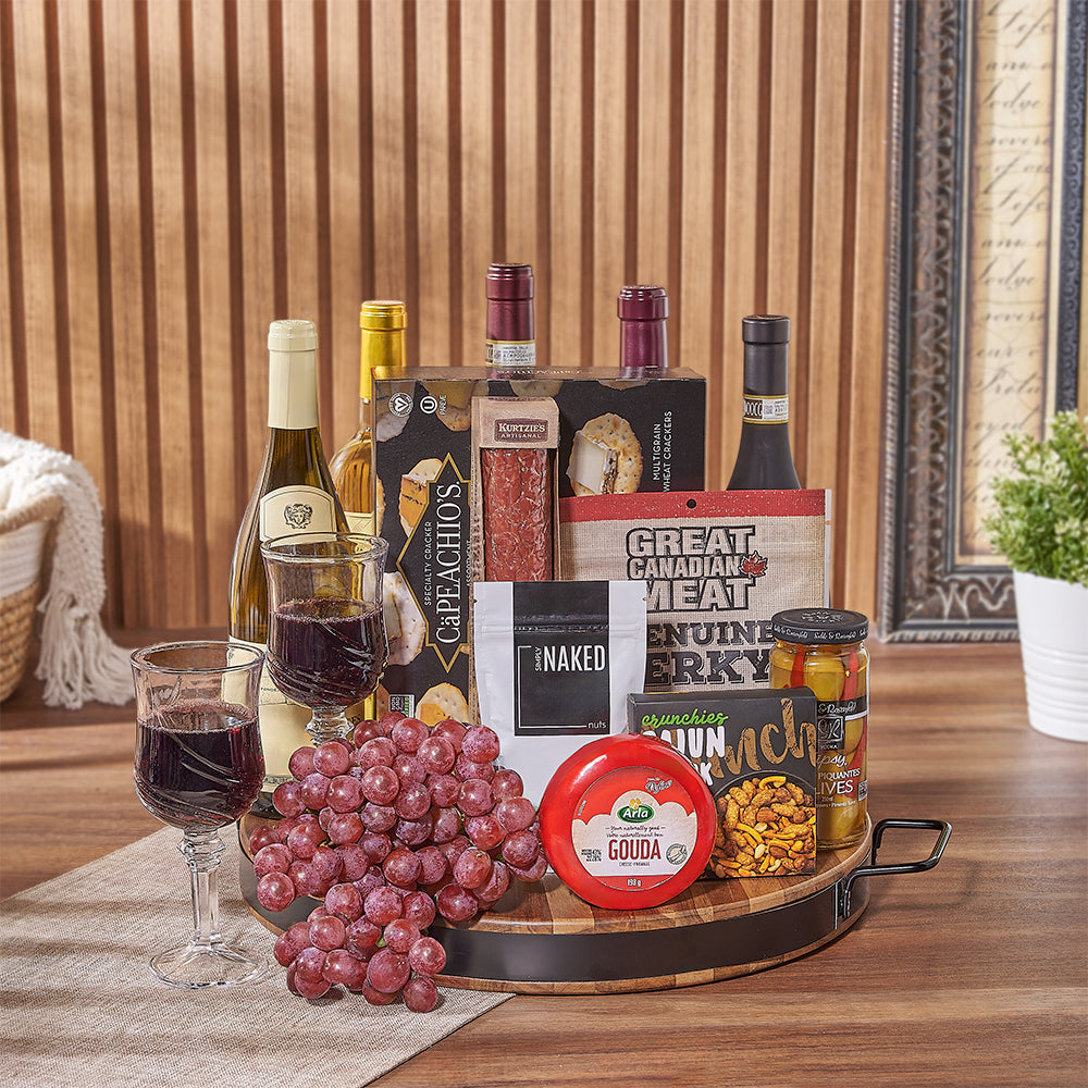 Wine Basket with Cheese and Jerky – how the gift is presented