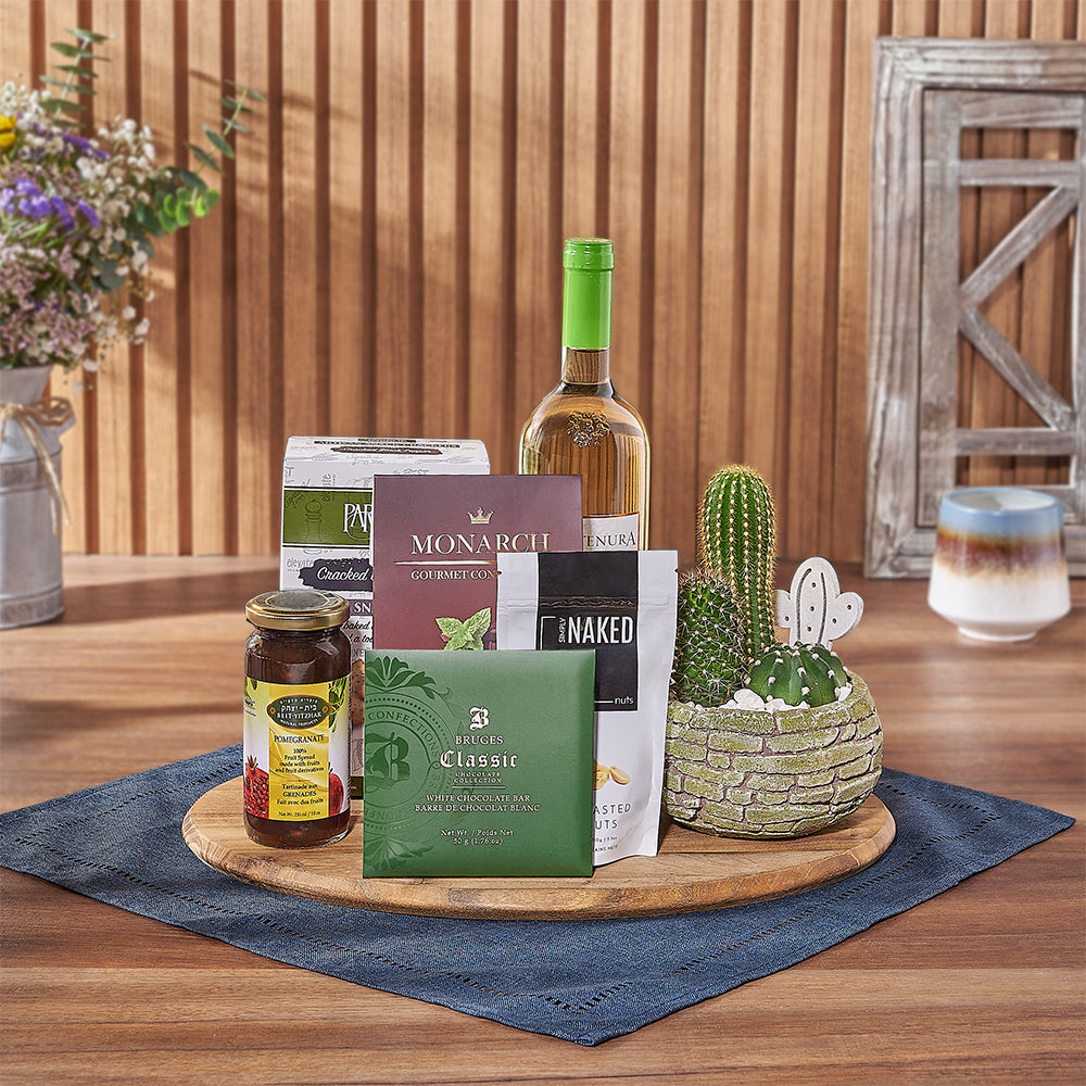 Kosher Wine and Snacks Gift Box – how the gift is presented