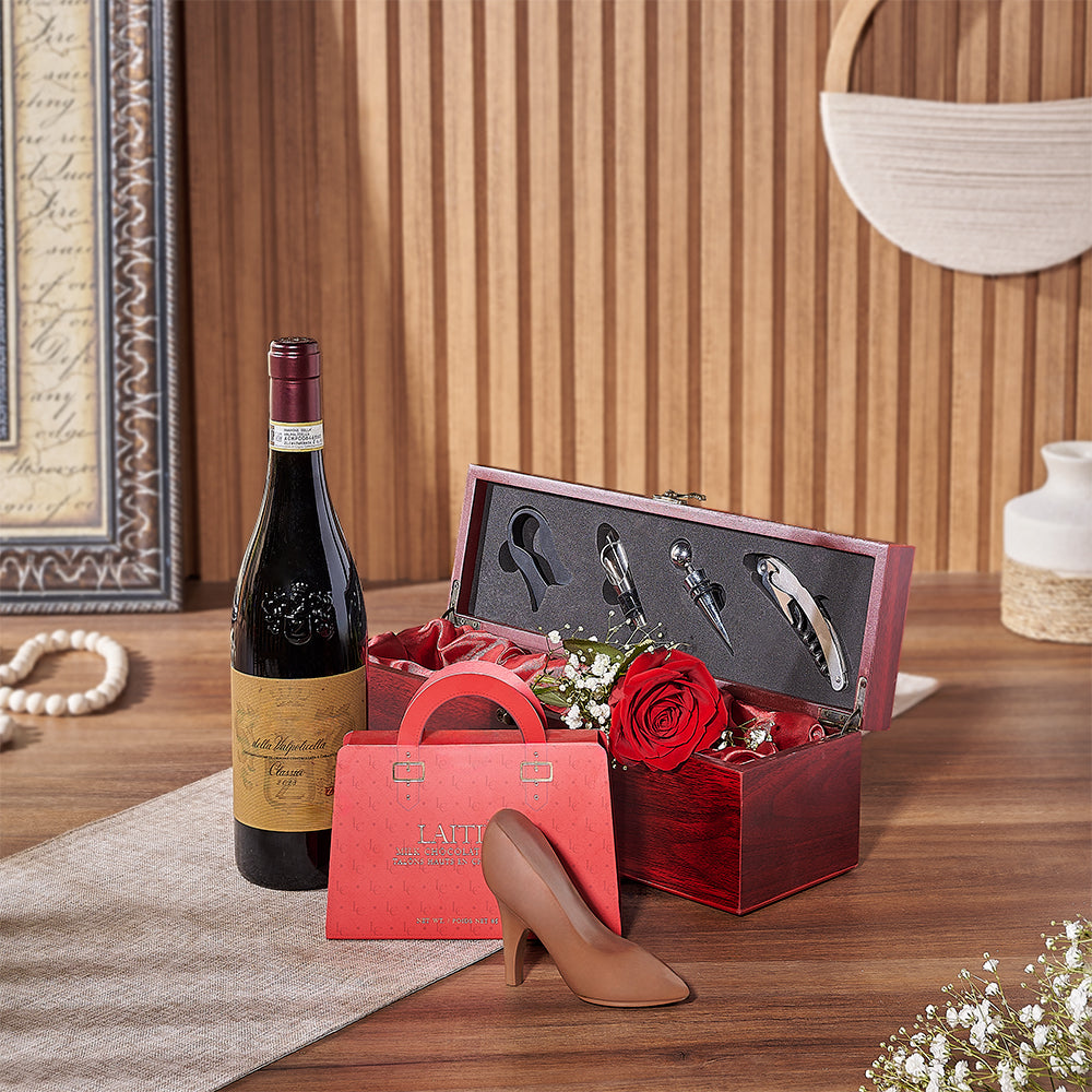 Wine and Rose Romantic Gift Basket – how the gift is presented