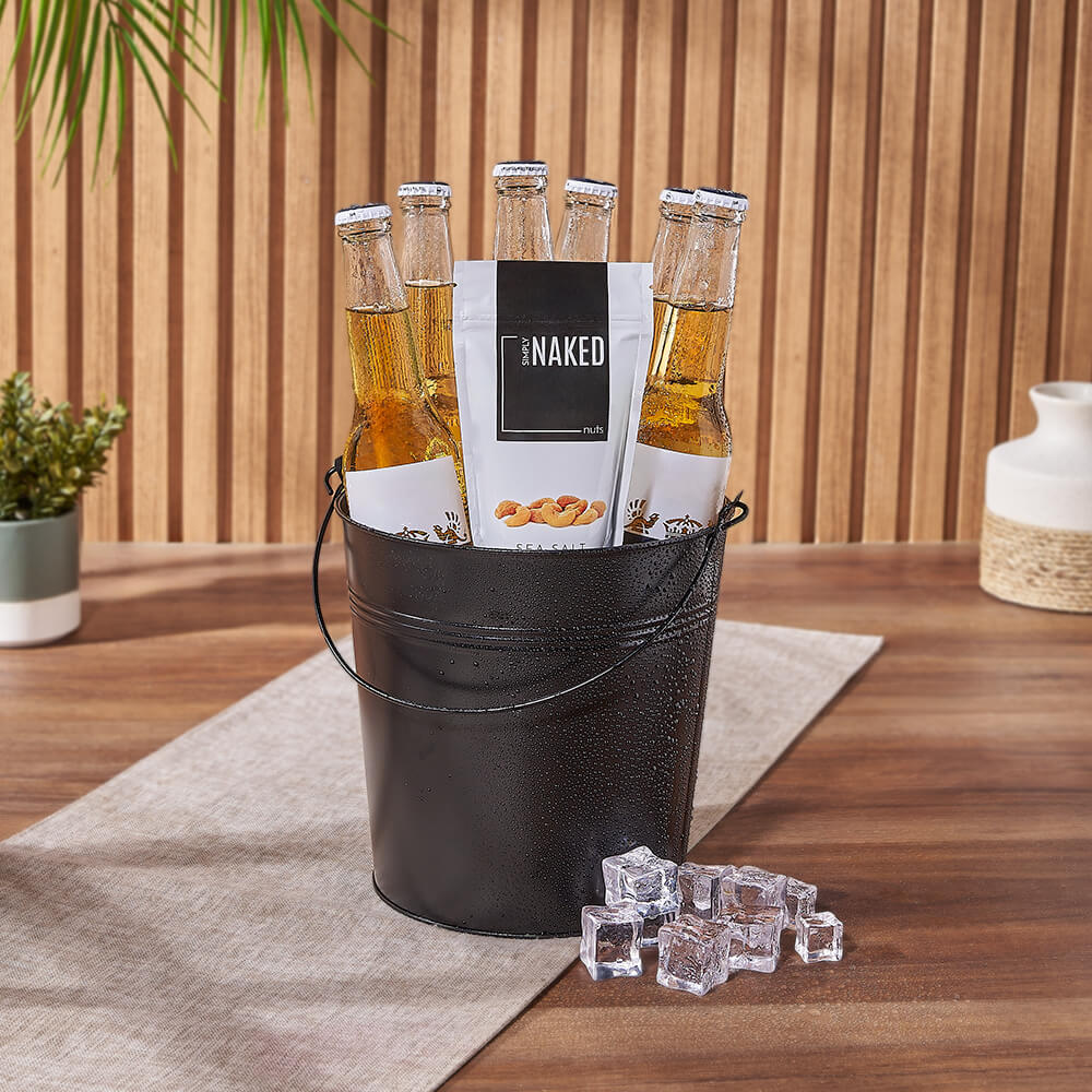 Six-Pack Beer and Cashews Bucket – how the gift is presented