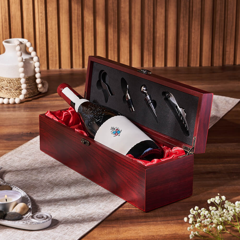 Classic Wine in Wooden Presentation Box with Accessories Gift Basket – how the gift is presented