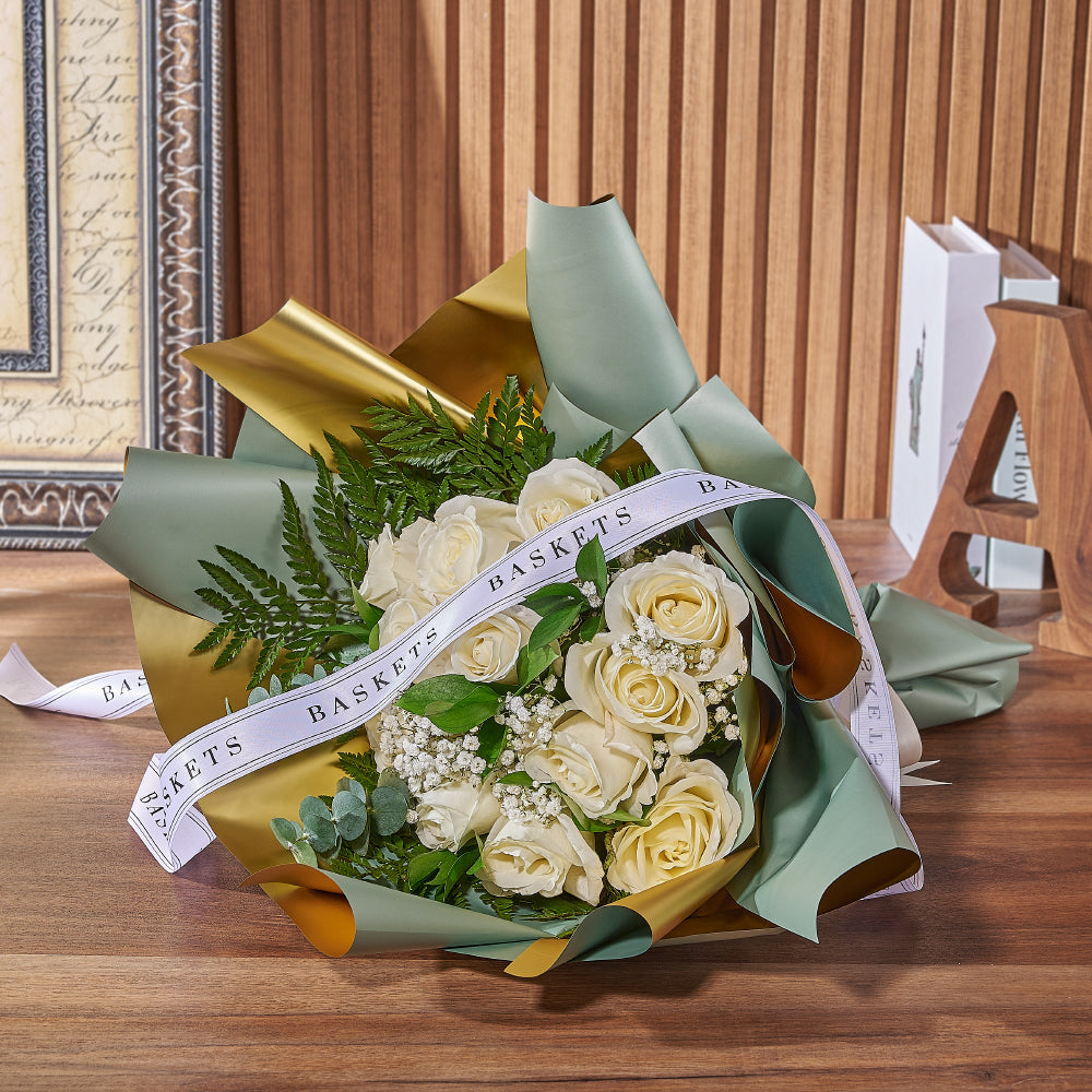 White Rose Bouquet with Ruscus – how the gift is presented