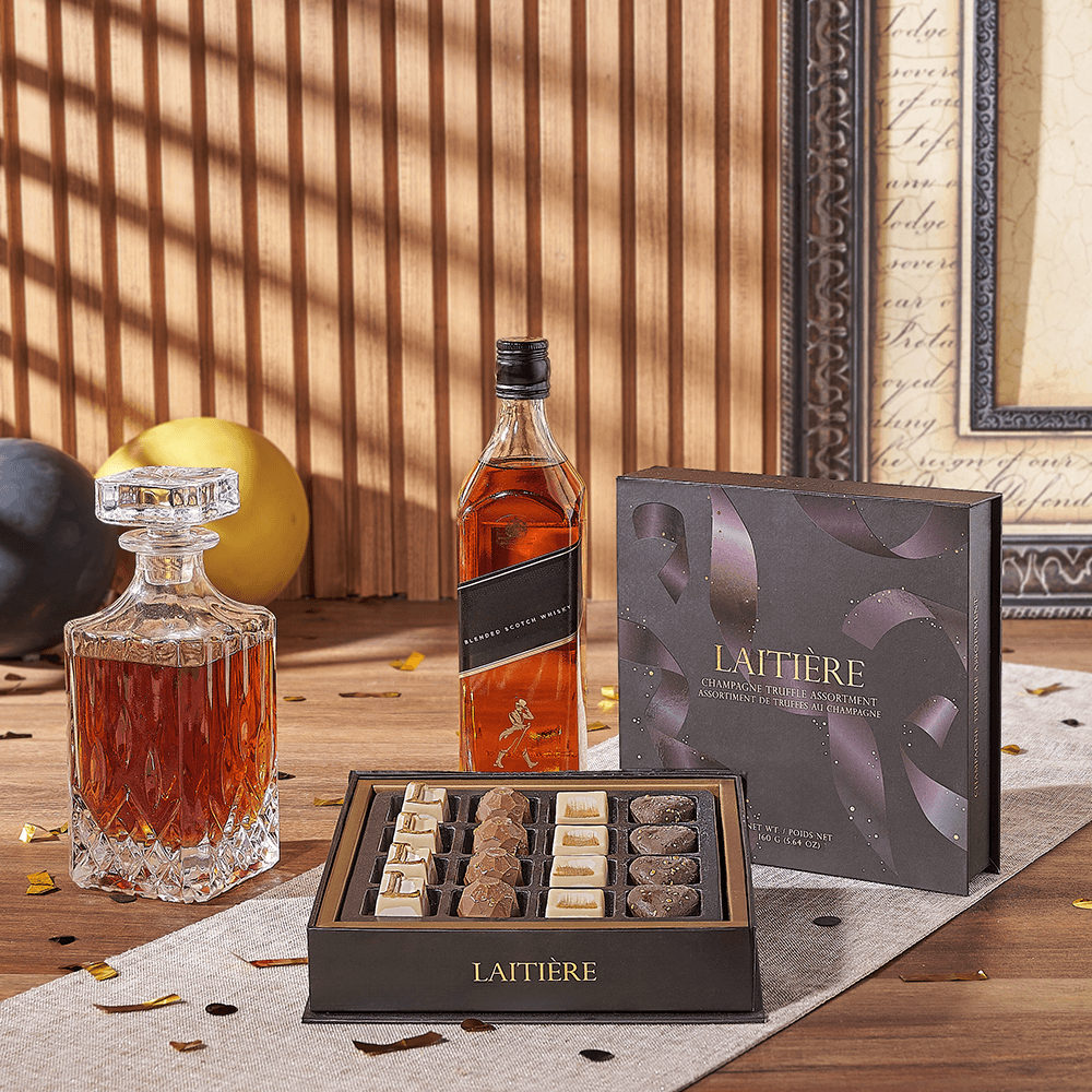 Graduation Whiskey and Decanter Basket – how the gift is presented