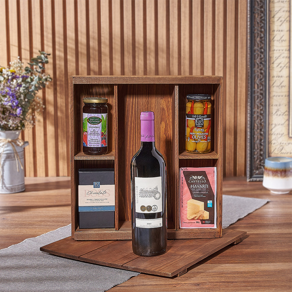 Kosher Wine Gift Box with Cheese – how the gift is presented