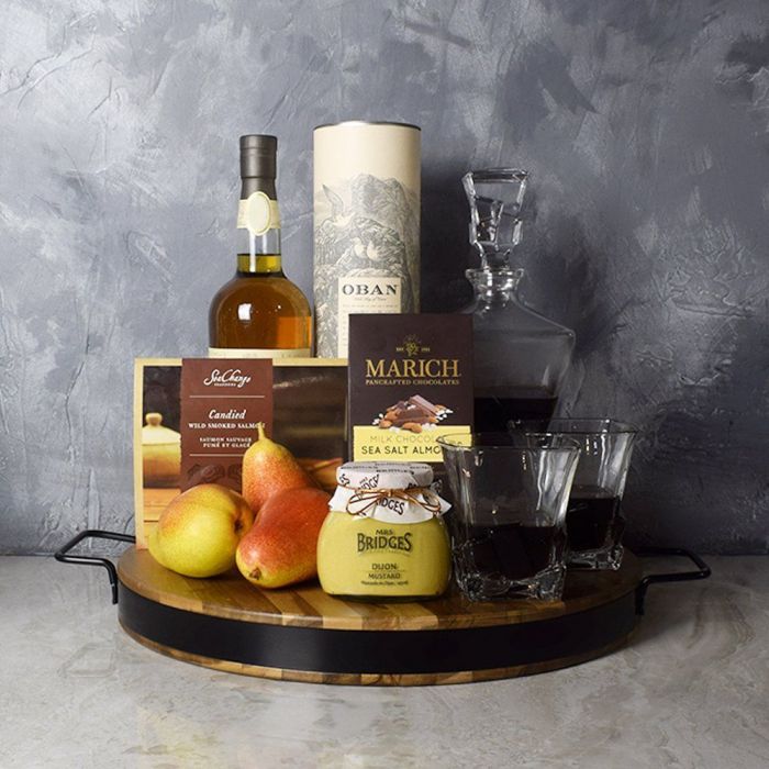 Premium Liquor Gift Basket with Decanter – how the gift is presented