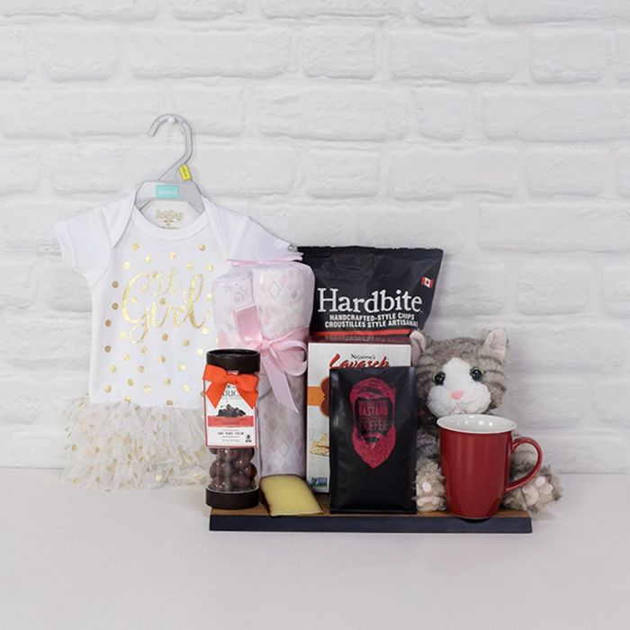 Baby Basket with Coffee and Blanket – how the gift is presented
