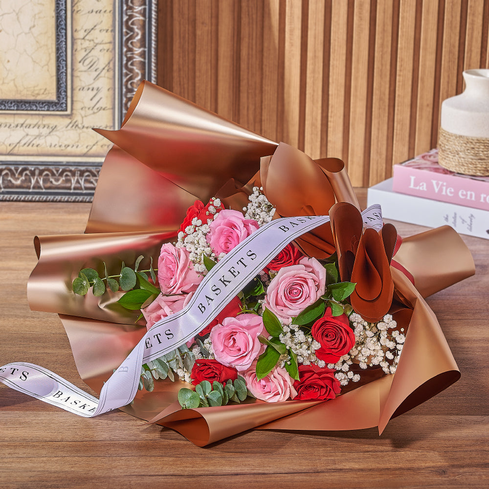 Rose Bouquet with Eucalyptus and Ruscus – how the gift is presented