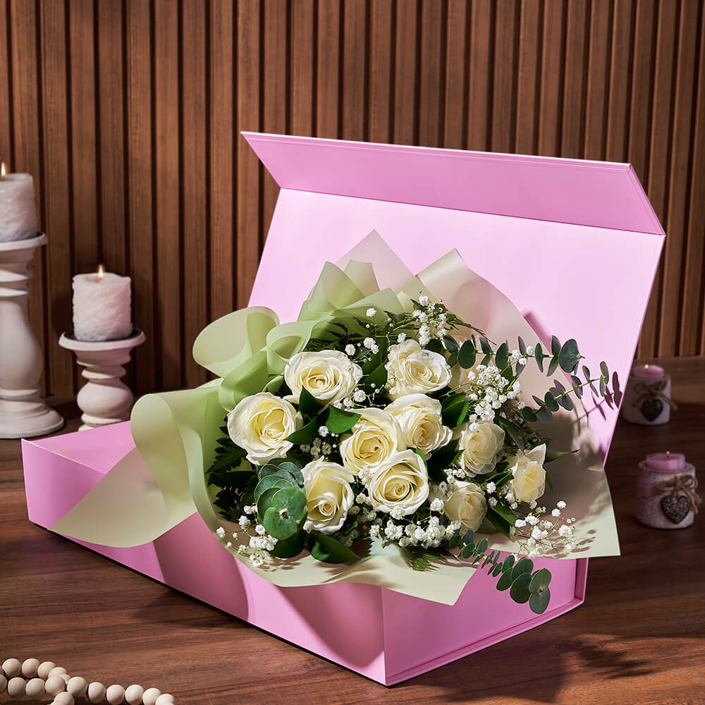 12-Stem White Rose Gift – how the gift is presented